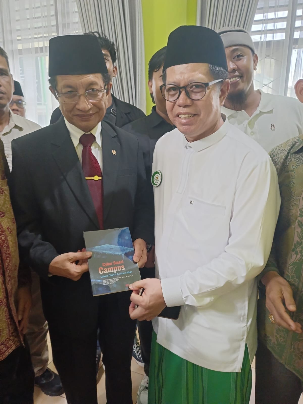 KURIKULUM CINTA & Gema RUHIOLOGI: Ketika Pendidikan Mengukir Hati, Bukan Sekedar Otak