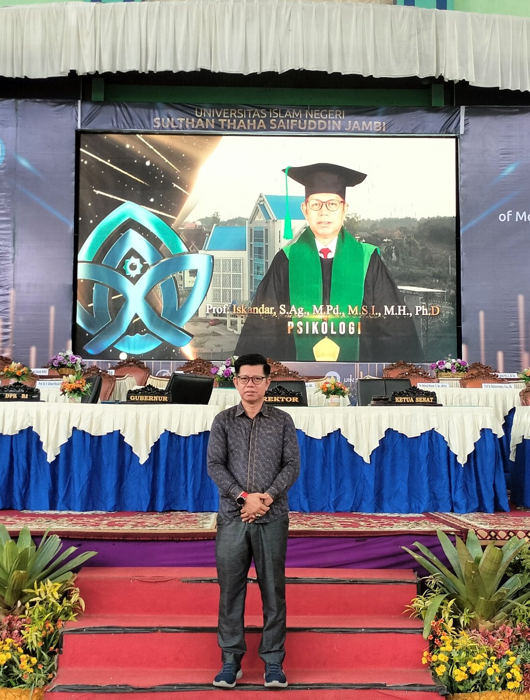 Paradoks Pendidikan Abad 21: “Sekolah Penuh Layar, Tapi Redup Cahaya”