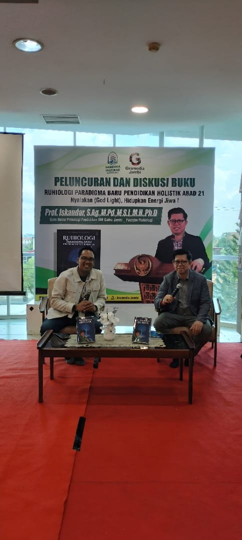 Peluncuran Buku “Ruhiologi” di Gramedia Jambi: Prof. Iskandar Guncang Kesadaran Baru Dunia Pendidikan